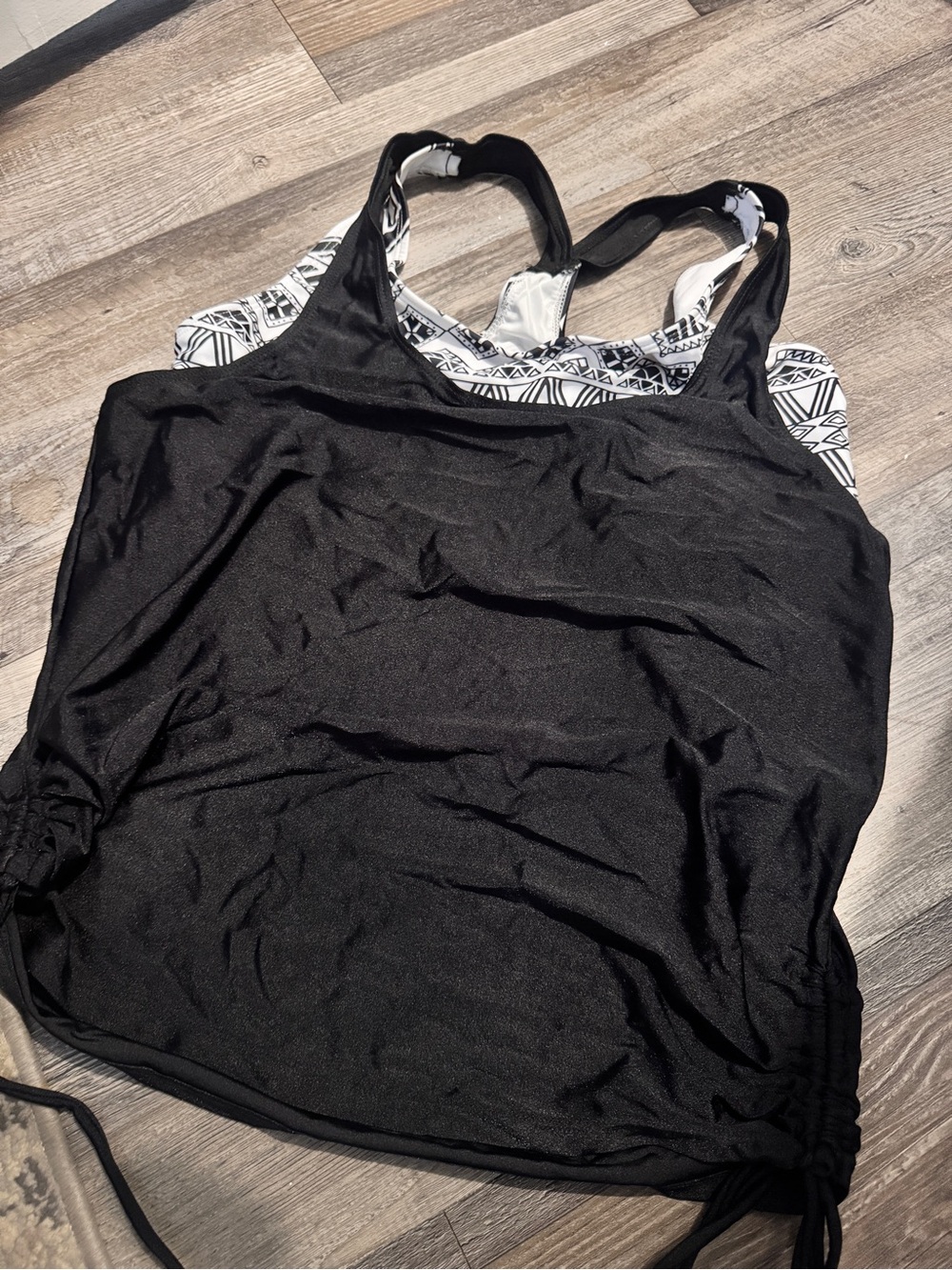 Black & White Geometric Racerback Tankini Set (L) - Picture 2 of 5